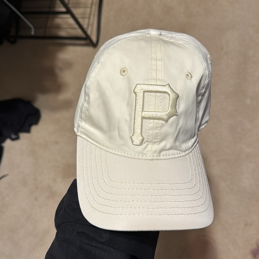 MLB Pirates hat - Picture 4 of 8